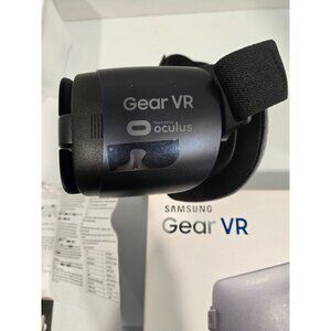 Samsung Gear VR Oculus Virtual Reality Headset SM-R323 Includes Remote